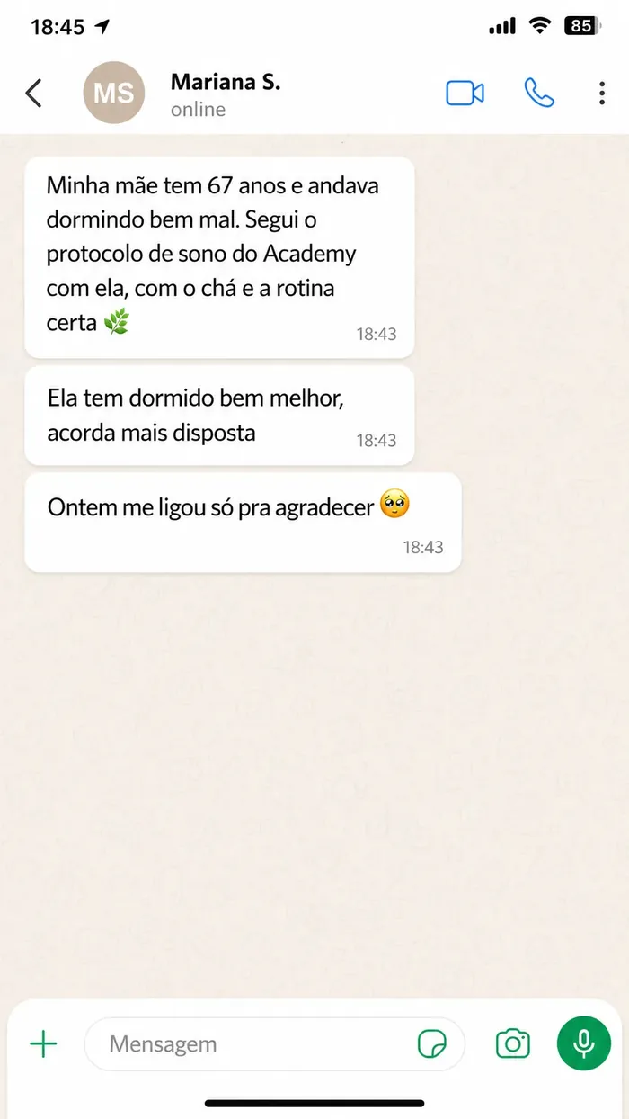 Mensagem de aluna contando que a mãe de 67 anos passou a dormir melhor com o protocolo de sono
